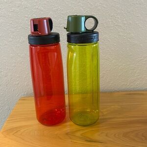 Nalgene flip top water bottles, Red and Green 22oz